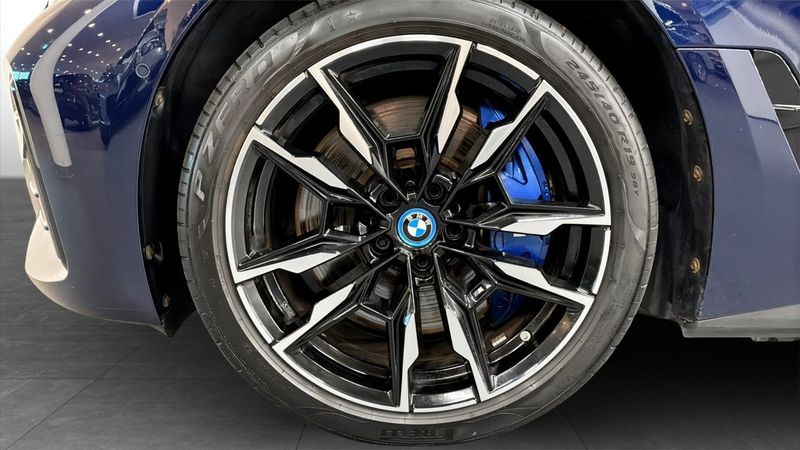 BMW i4 bild 9