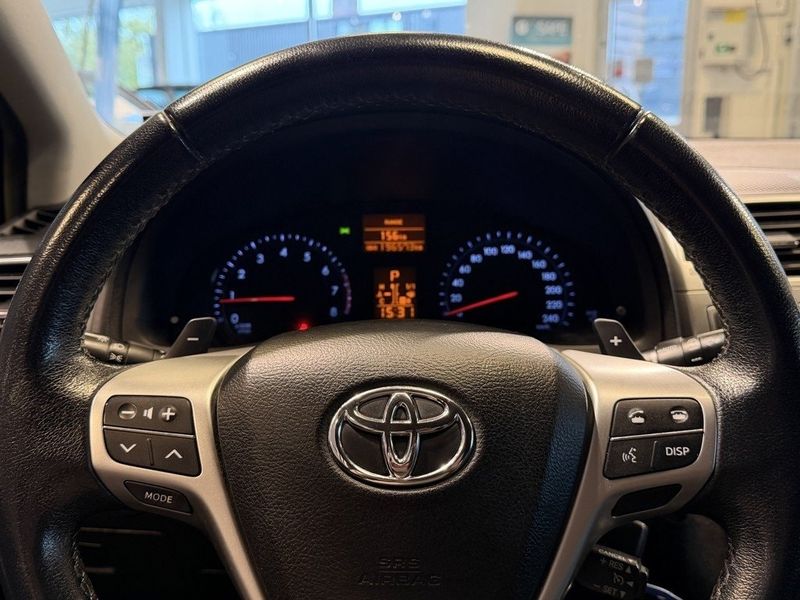 Toyota Avensis bild 12