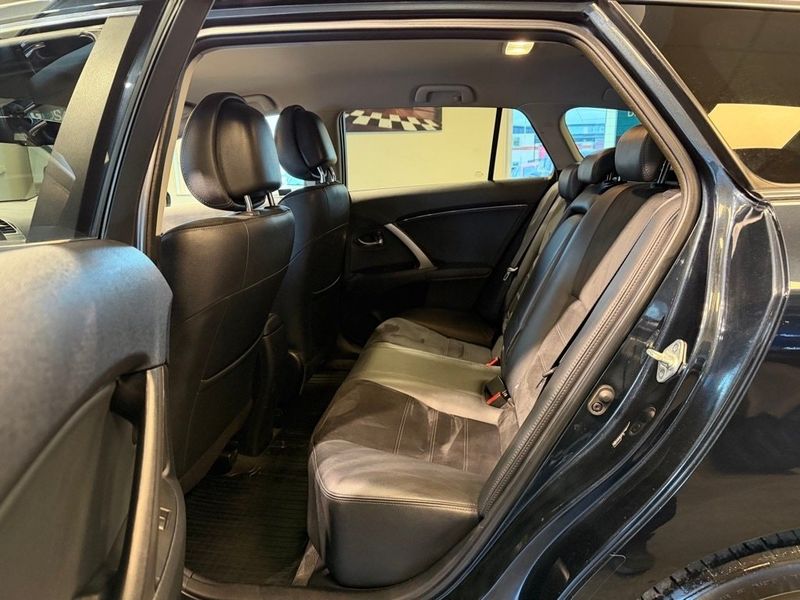Toyota Avensis bild 21