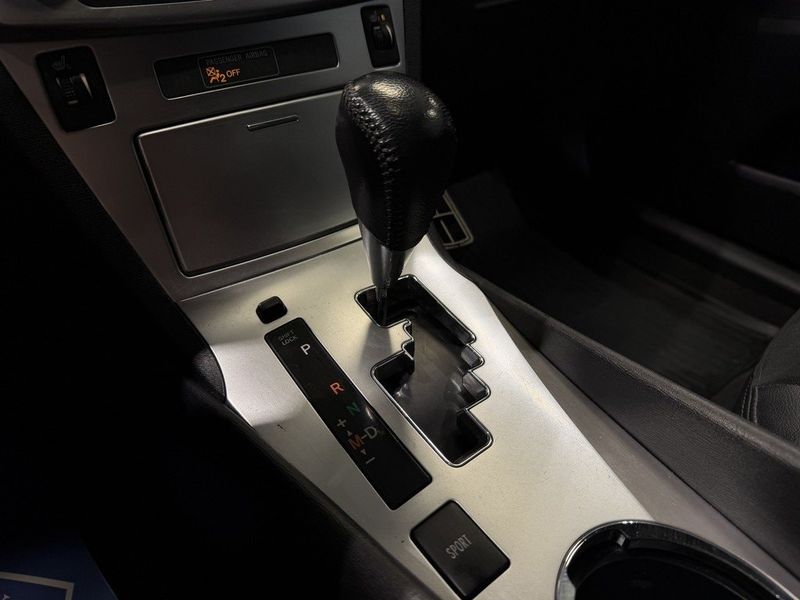 Toyota Avensis bild 16