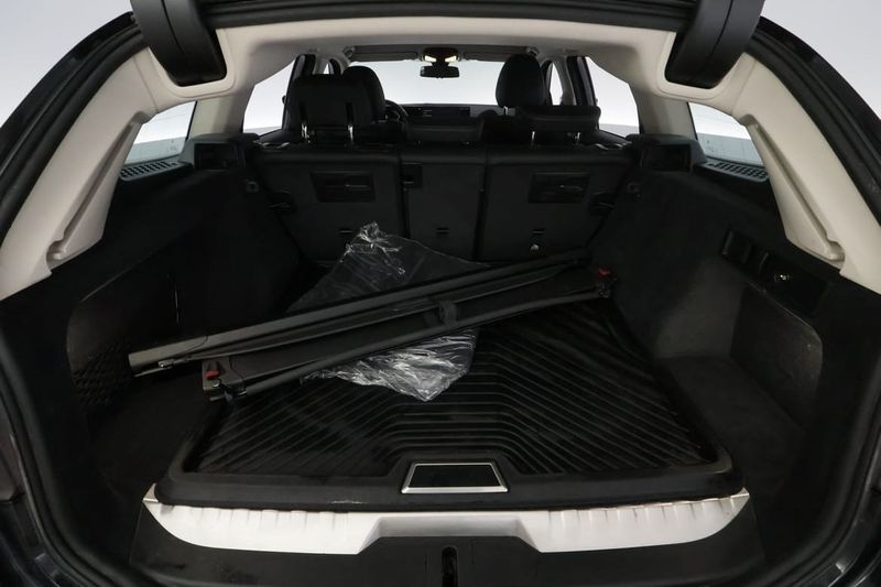 BMW 330 bild 8