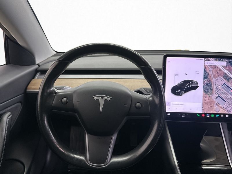 Tesla Model 3 bild 14