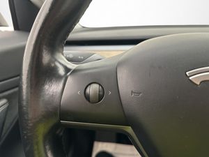 Tesla Model 3 bild 15