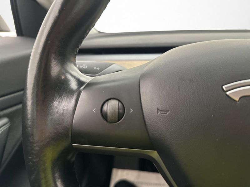 Tesla Model 3 bild 15