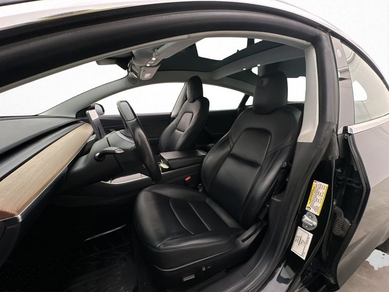 Tesla Model 3 bild 12