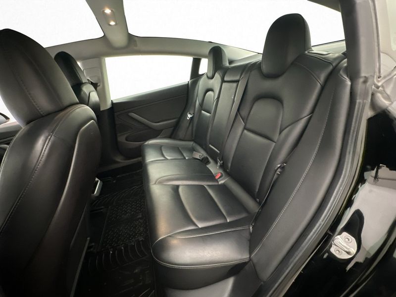 Tesla Model 3 bild 25