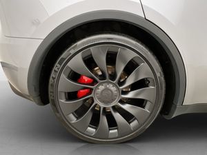 Tesla Model Y bild 32