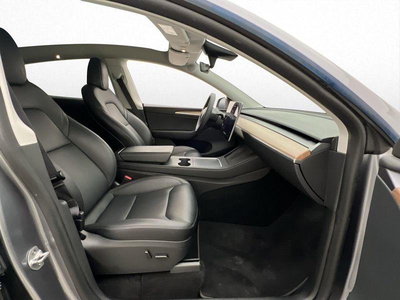 Tesla Model Y bild 28