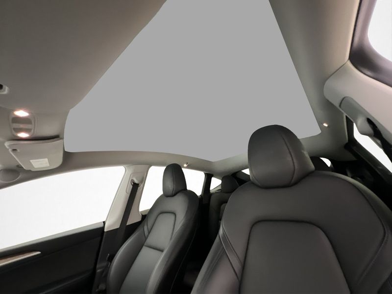 Tesla Model Y bild 17