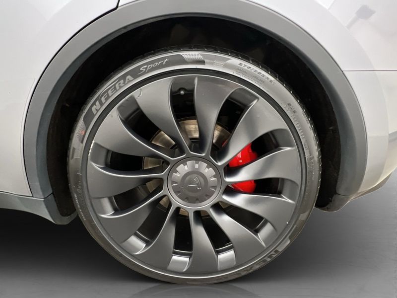Tesla Model Y bild 31
