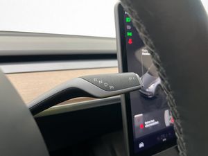 Tesla Model Y bild 36