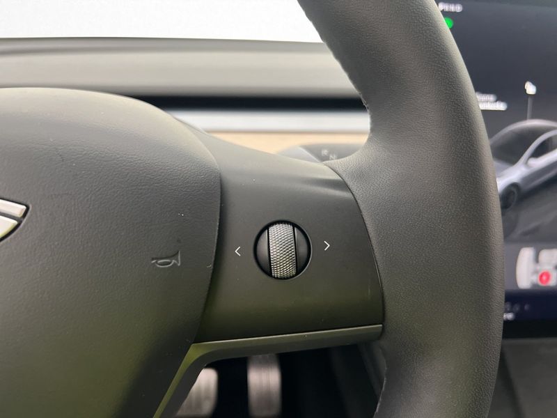 Tesla Model Y bild 19