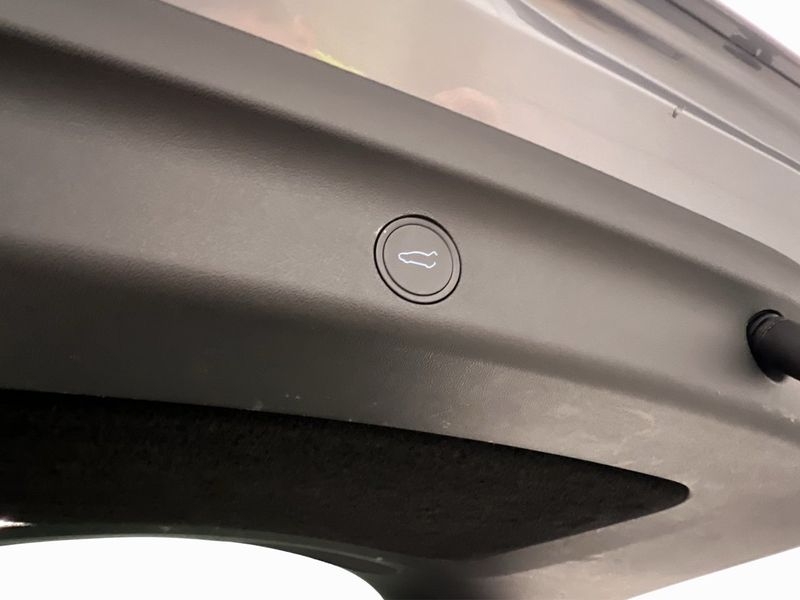 Tesla Model Y bild 12