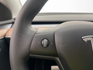 Tesla Model Y bild 18