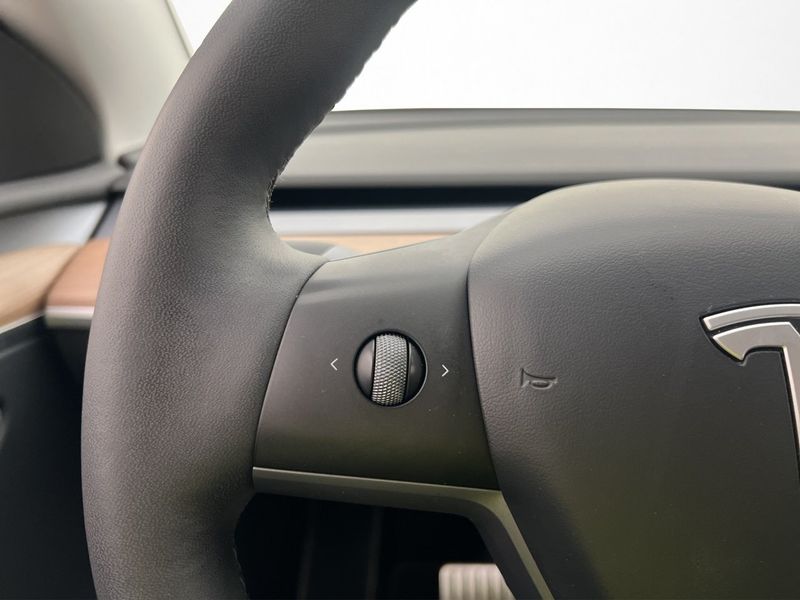 Tesla Model Y bild 18
