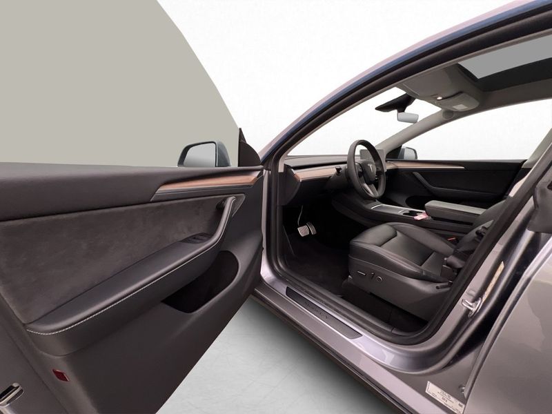 Tesla Model Y bild 13
