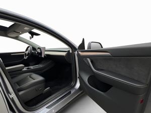 Tesla Model Y bild 29