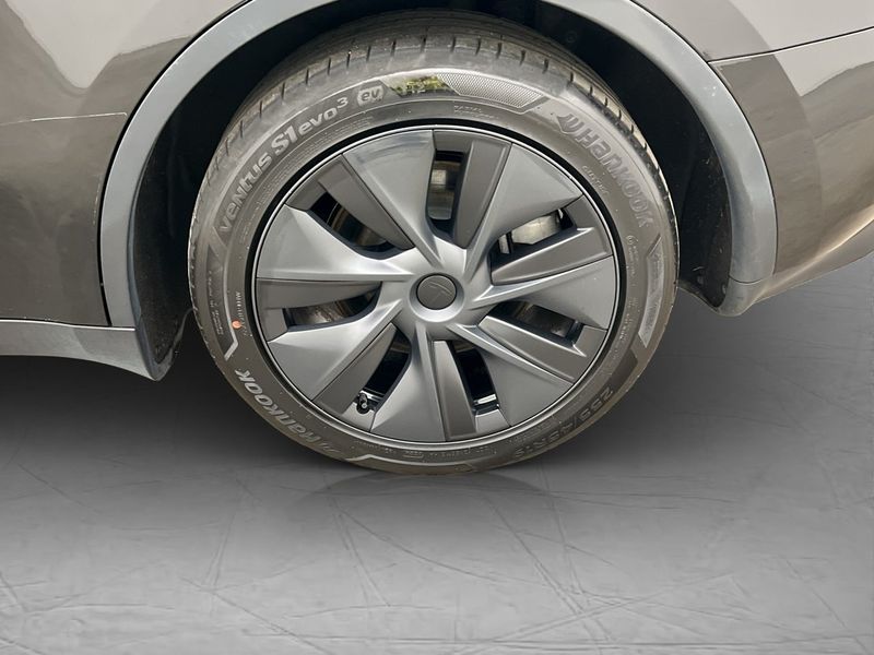 Tesla Model Y bild 36