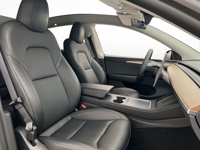Tesla Model Y bild 27