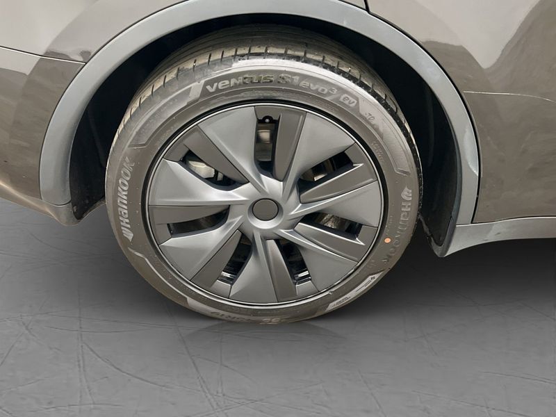 Tesla Model Y bild 33
