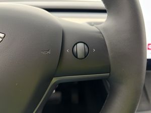 Tesla Model Y bild 16