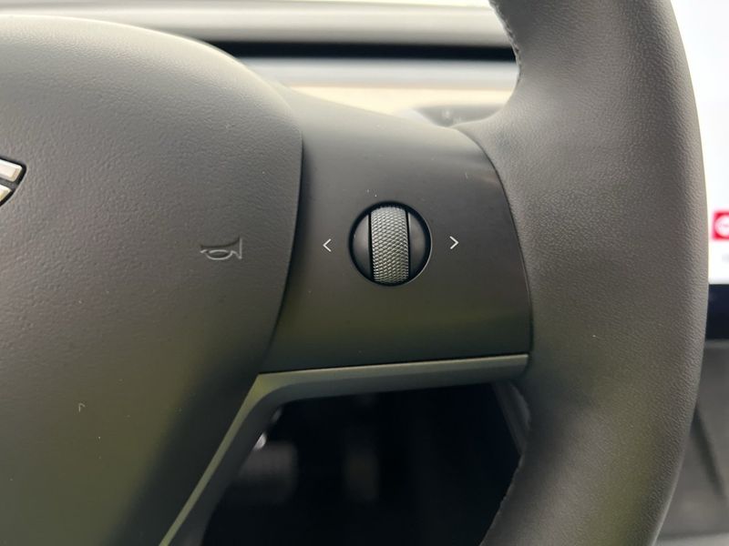 Tesla Model Y bild 16