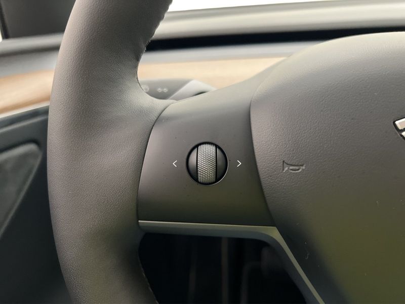 Tesla Model Y bild 15