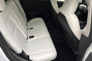 Tesla Model Y bild 8