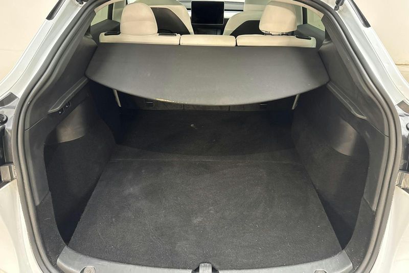 Tesla Model Y bild 9