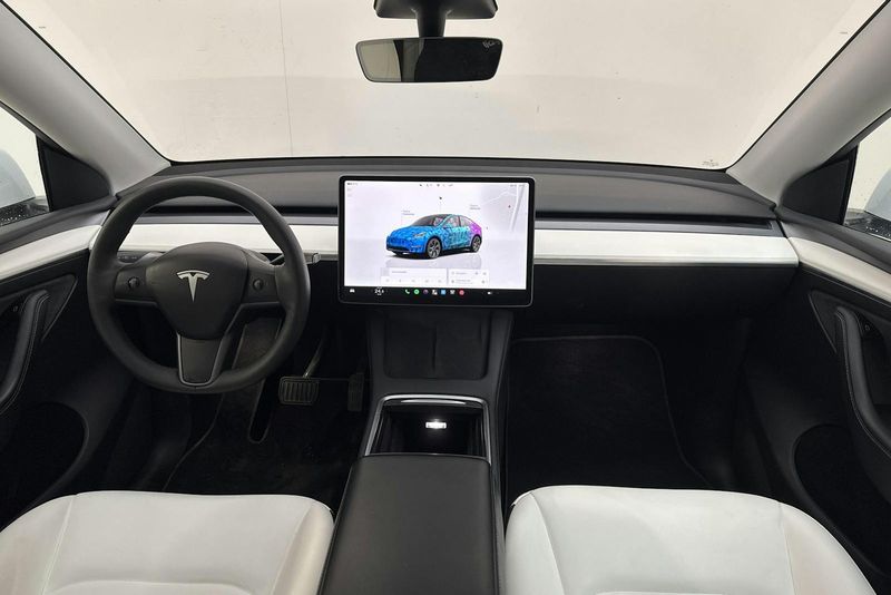 Tesla Model Y bild 6