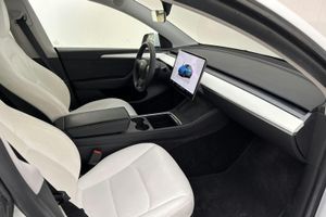 Tesla Model Y bild 7