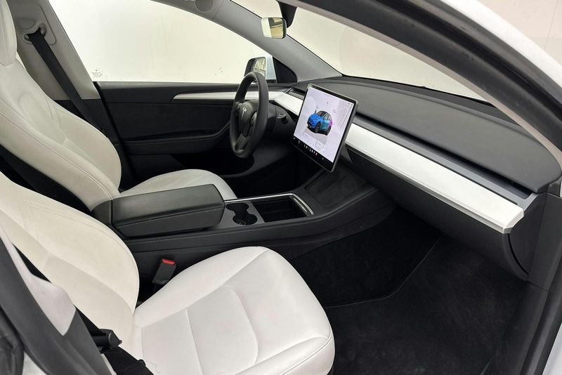 Tesla Model Y bild 7
