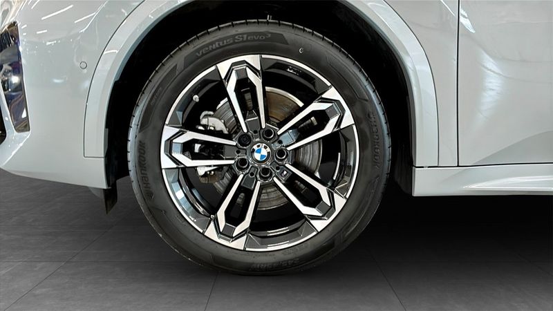 BMW iX2 bild 9