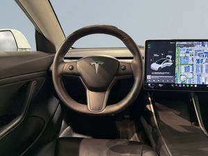 Tesla Model 3 bild 9