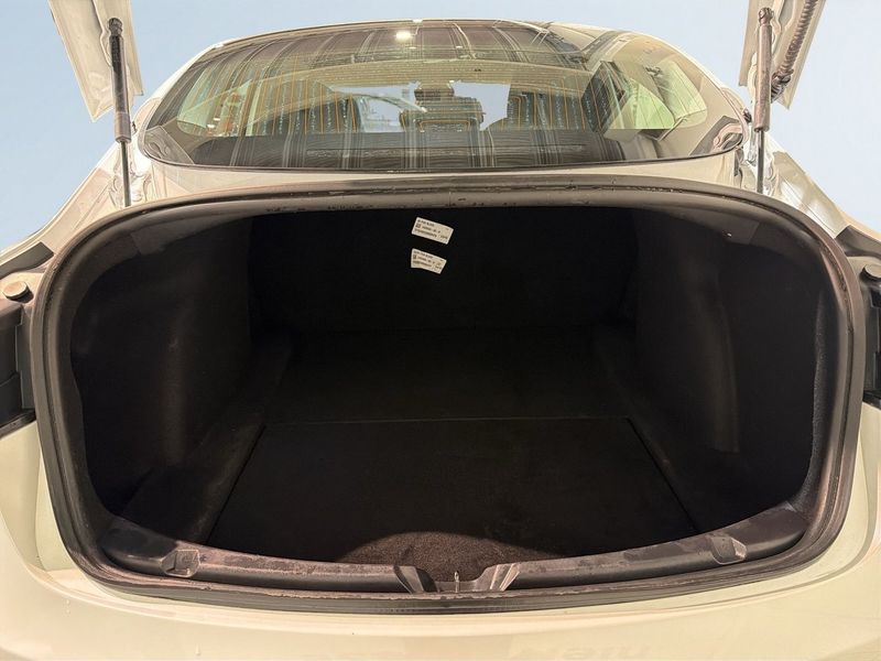 Tesla Model 3 bild 12