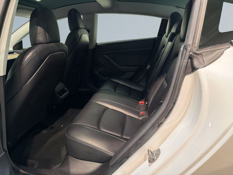 Tesla Model 3 bild 13