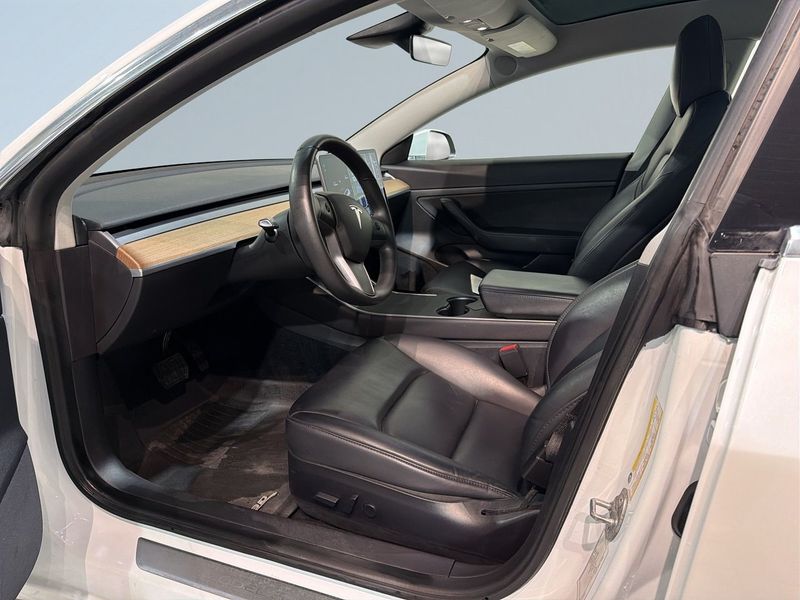 Tesla Model 3 bild 7