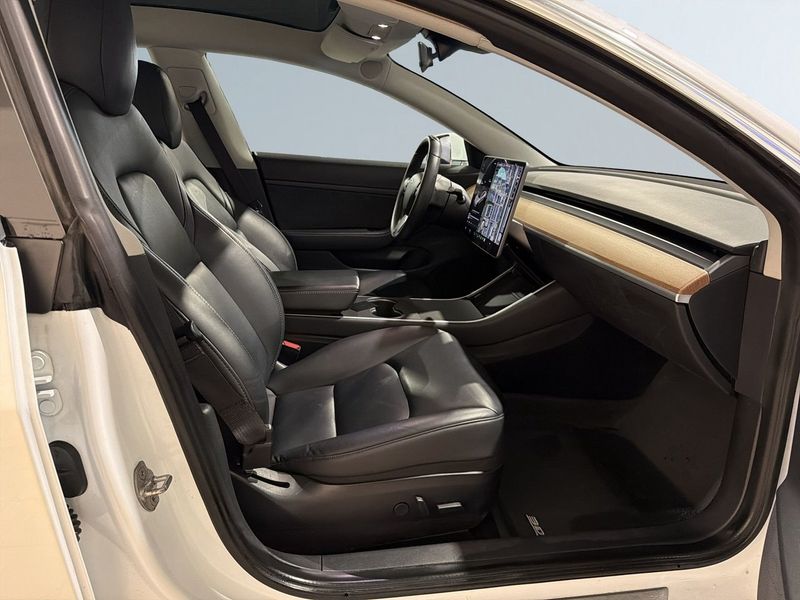 Tesla Model 3 bild 10