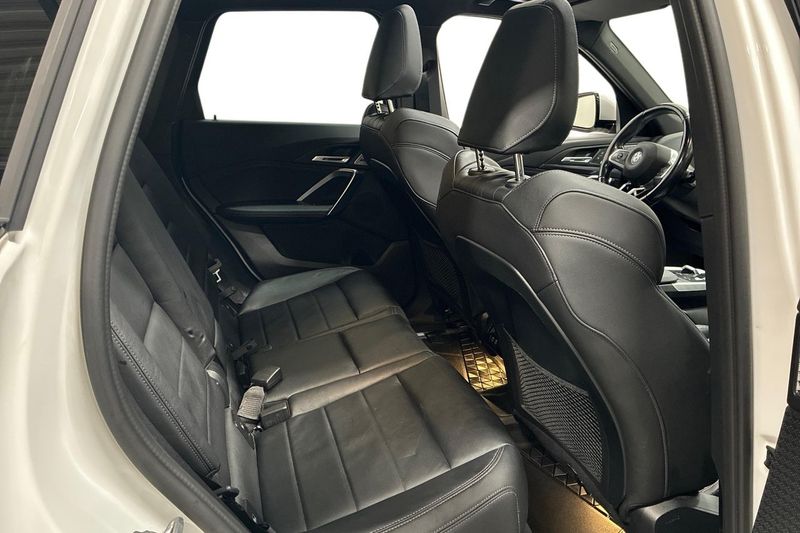 BMW iX1 bild 16