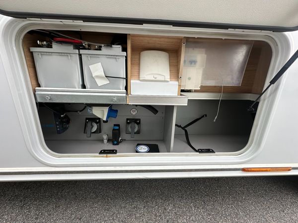 Knaus Sky I 700 131hk Långbäddar - 2017