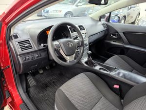 Toyota Avensis bild 8
