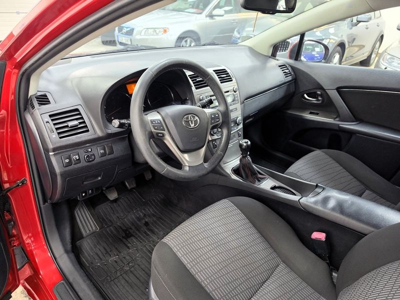 Toyota Avensis bild 8