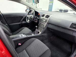 Toyota Avensis bild 6