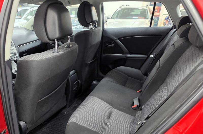 Toyota Avensis bild 7