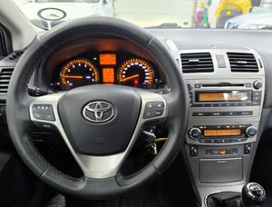 Toyota Avensis bild 12