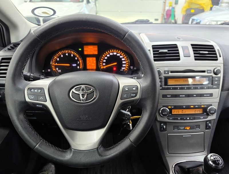 Toyota Avensis bild 12