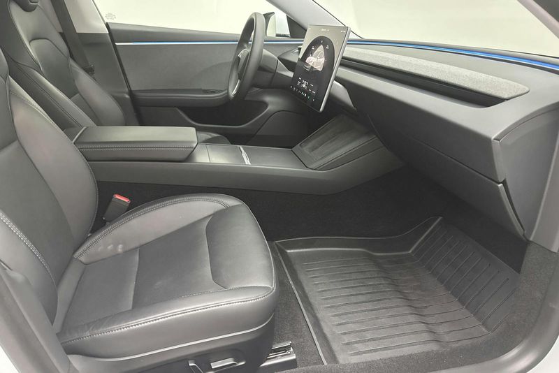 Tesla Model 3 bild 7