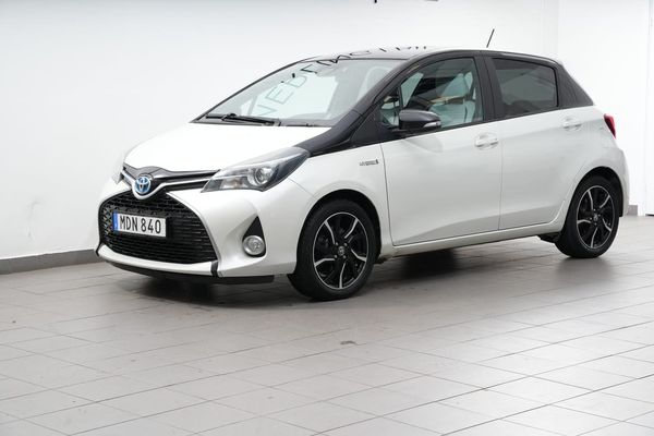 Toyota Yaris Hybrid e-CVT 101hk Bitone Backkamera/Keyless - 2016