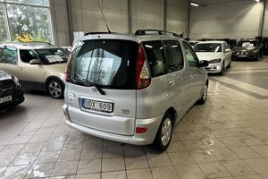 Toyota Yaris Verso bild 5