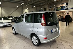 Toyota Yaris Verso bild 9
